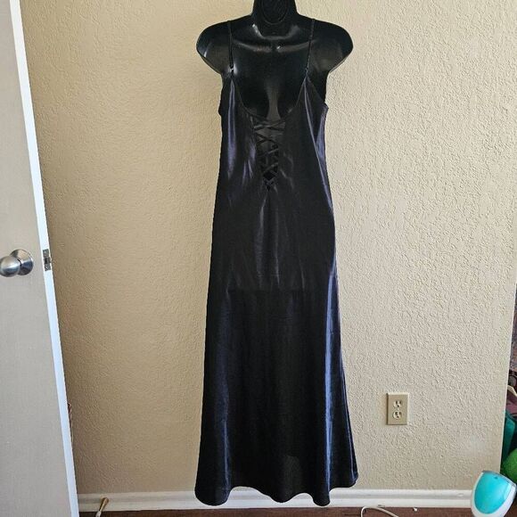 Vintage Judith Hart Embroidered Slip - Picture 6 of 8